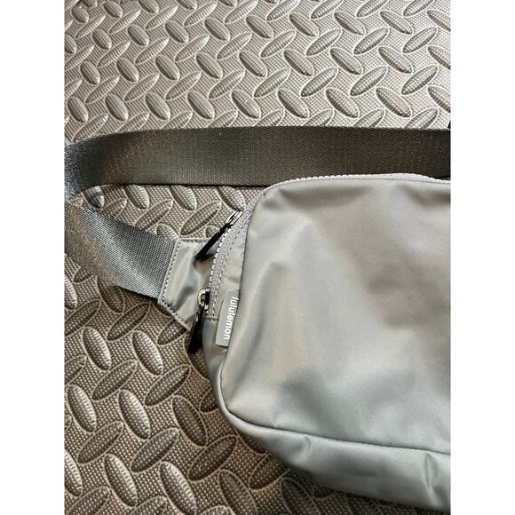 Authentic Lululemon Everywhere Belt Bag‎ Light Gray Fanny Pack O/S Waist - Picture 3 of 10
